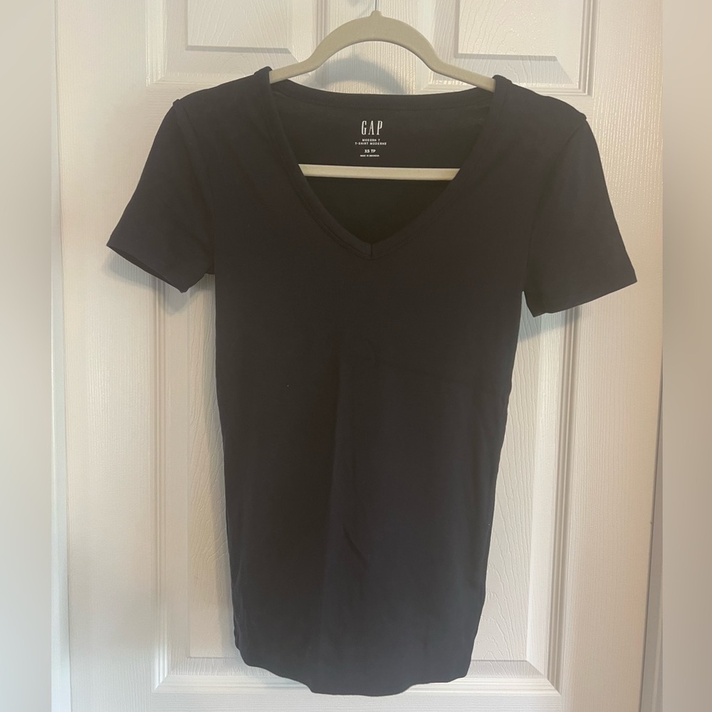 GAP Navy V-Neck Tee
